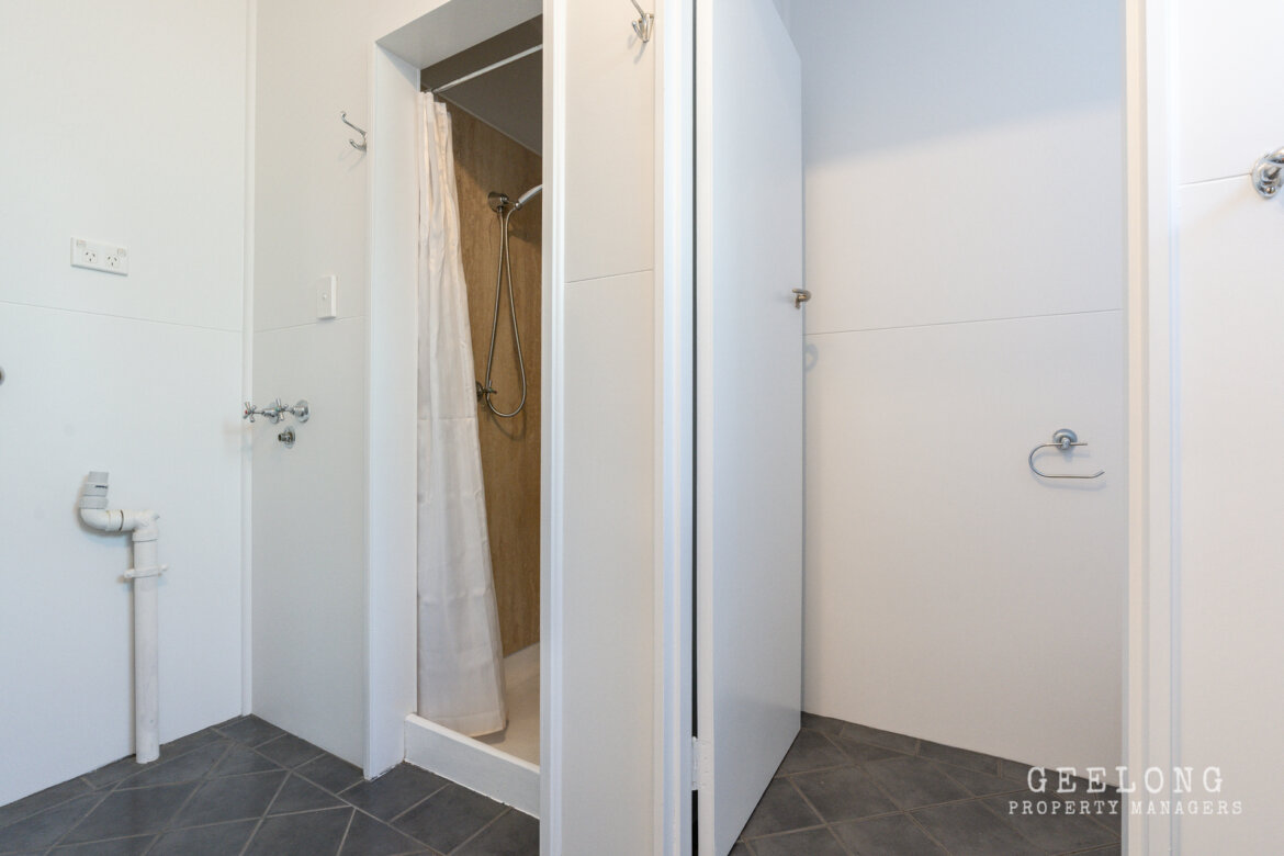 b34d0044 f0a7 48e3 ad56 b387e4708573 - Property