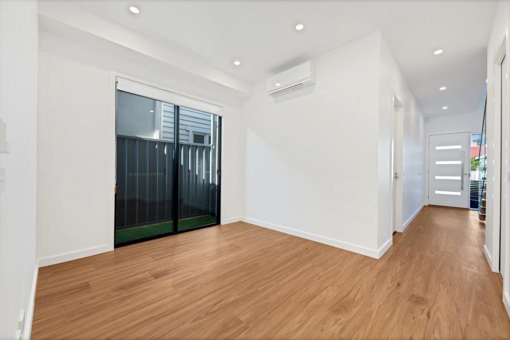 b3da04fa 1376 4e8c 92b4 499330e5d6da - Property