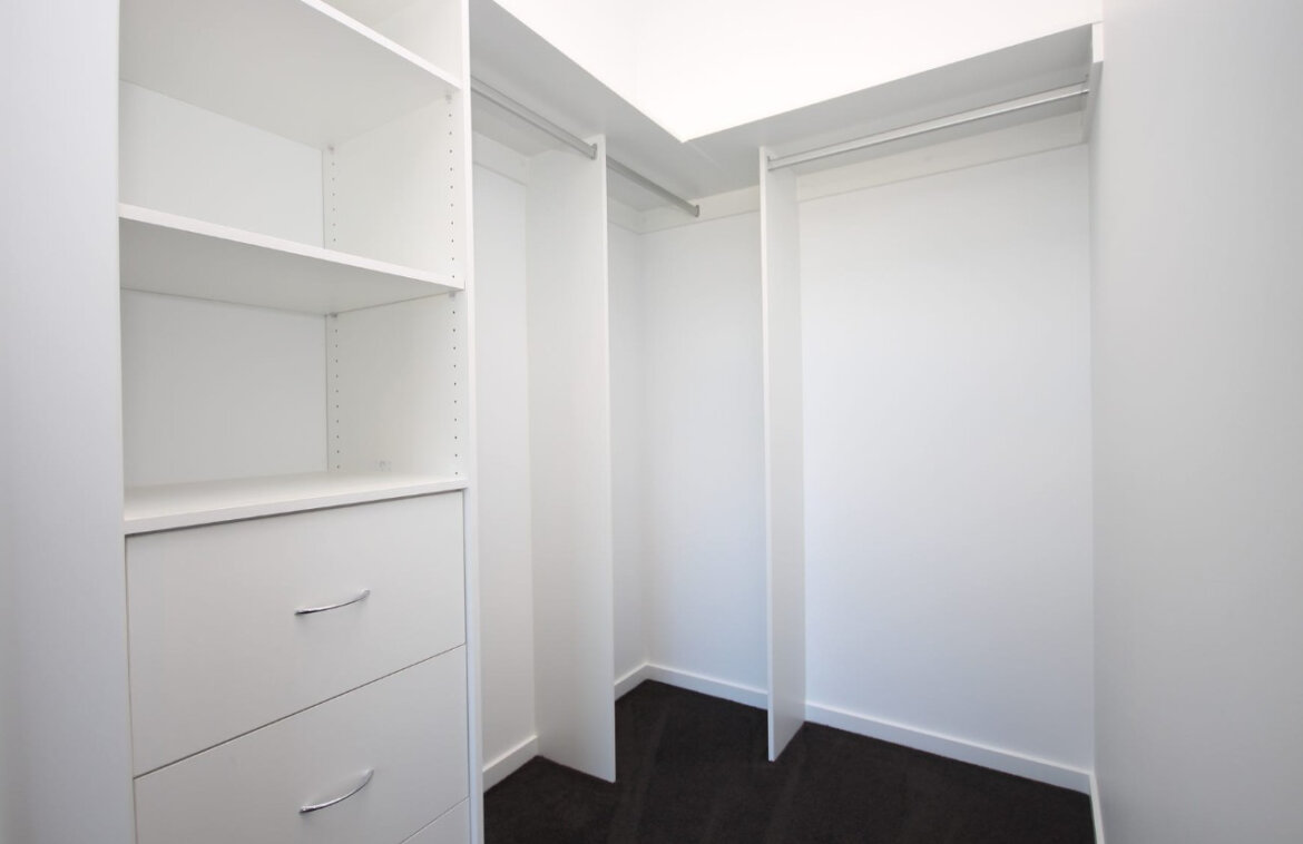 b426002c e643 4924 b478 0c970d8401a2 - Property