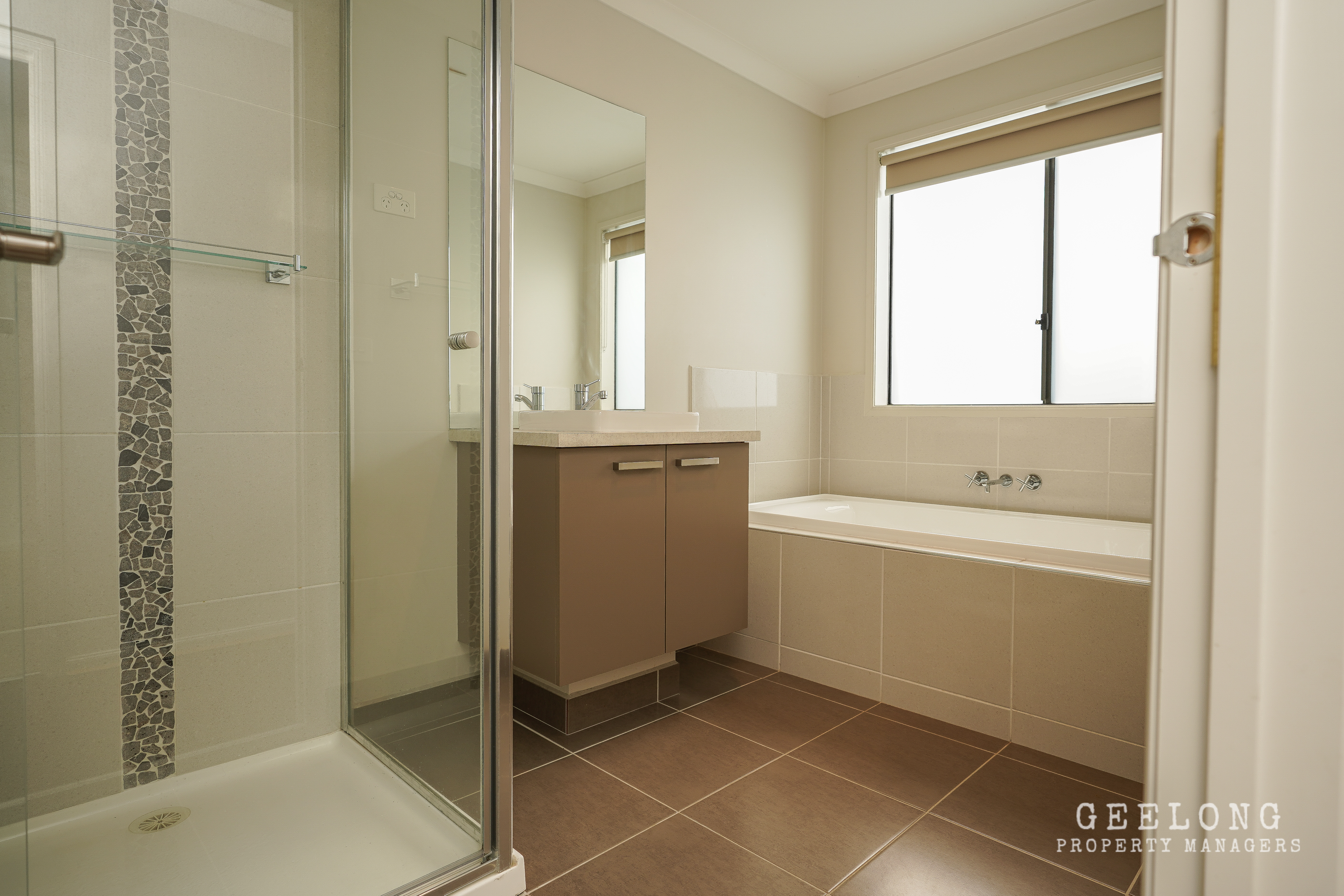 b456011f 3965 44d8 ad74 e8f15ad219bc - Property