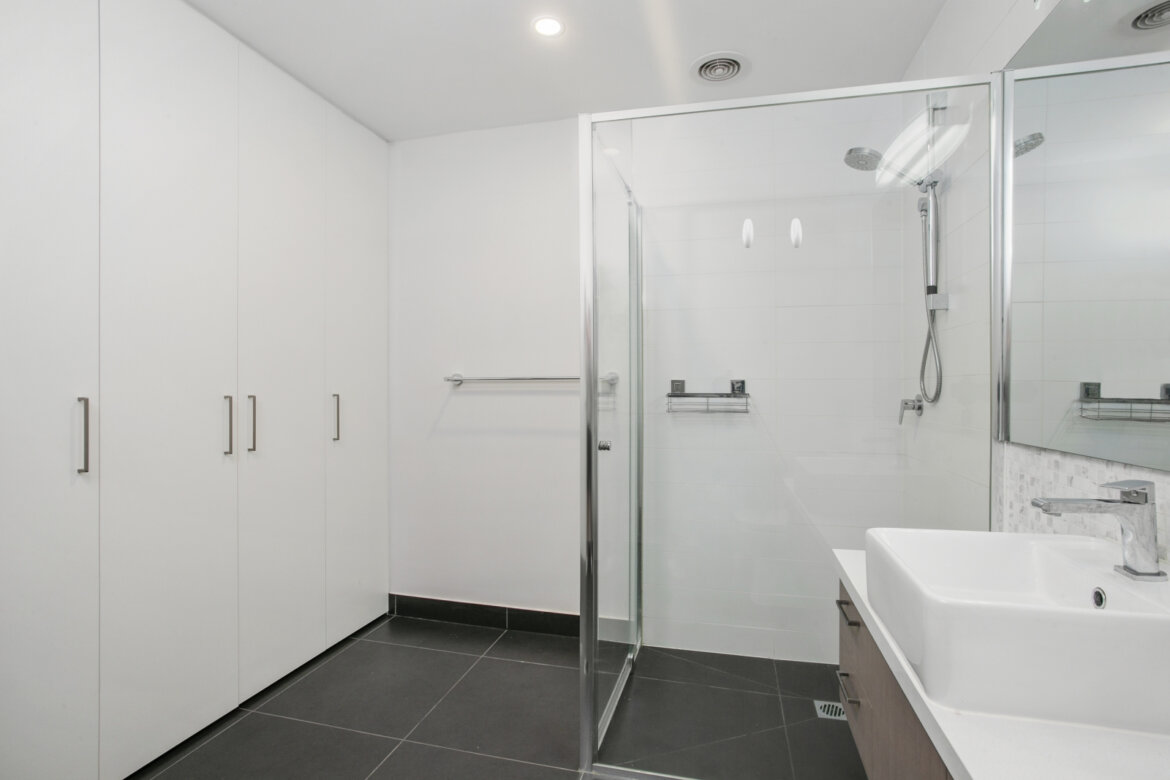 b48d051f 3863 454e b44d 7a5c68e27c54 - Property