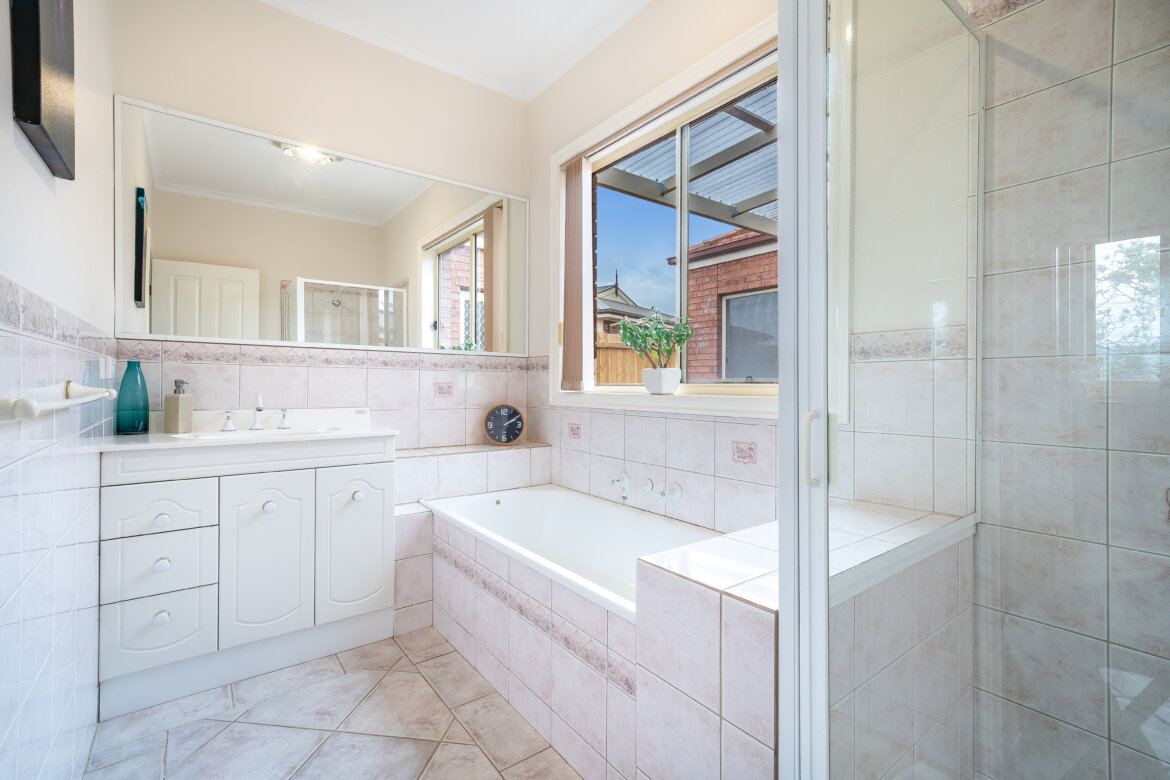 b49400c4 b690 44e8 89f7 d33838240f7f - Property