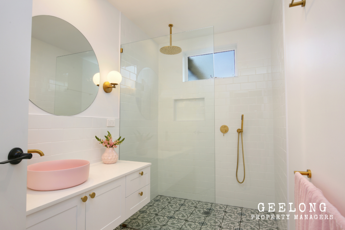 b4b700de 378c 479c bbf4 6f246e4002de - Property